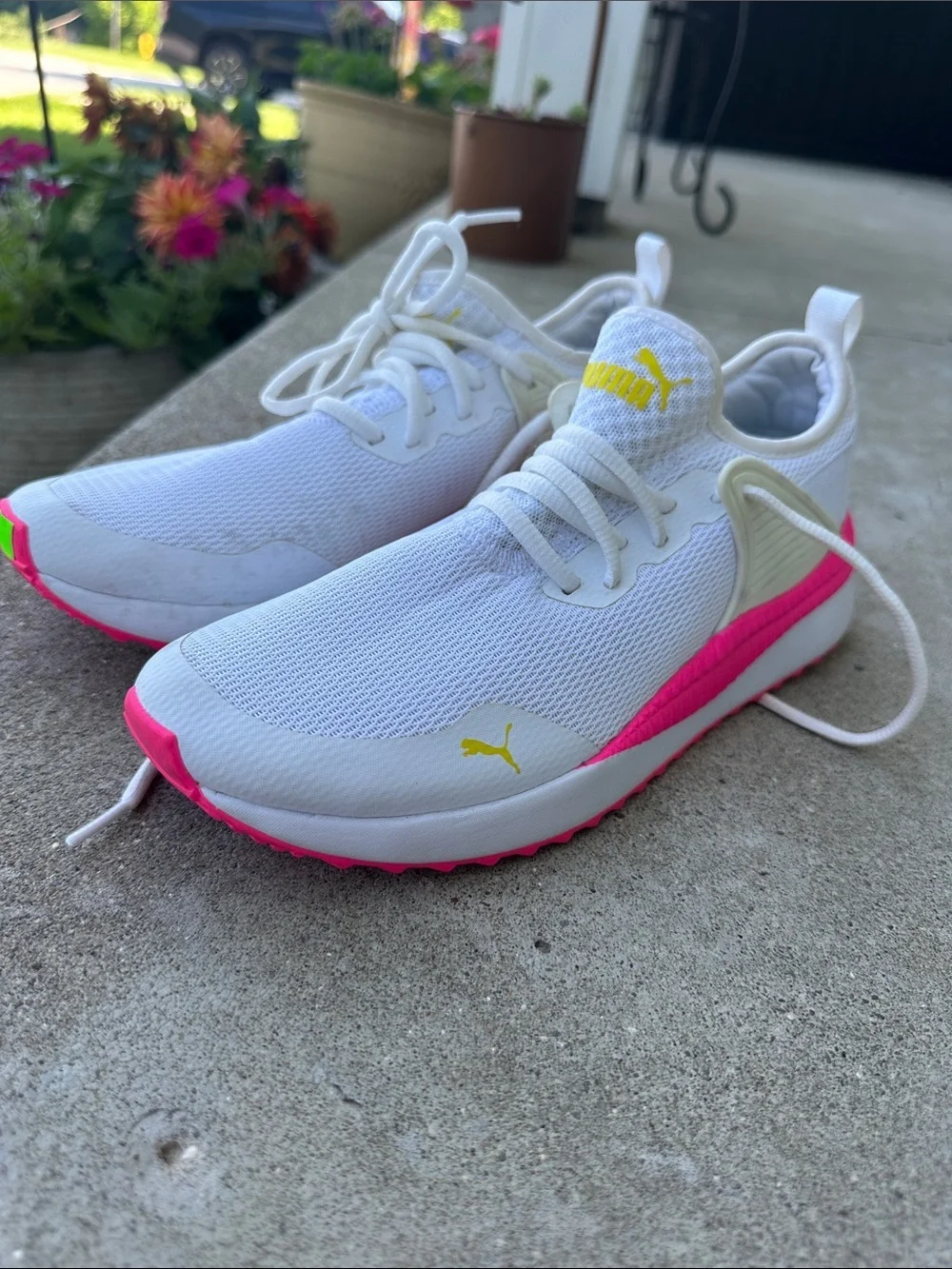 Puma Women’s pink and white tennis shoes size 8.5